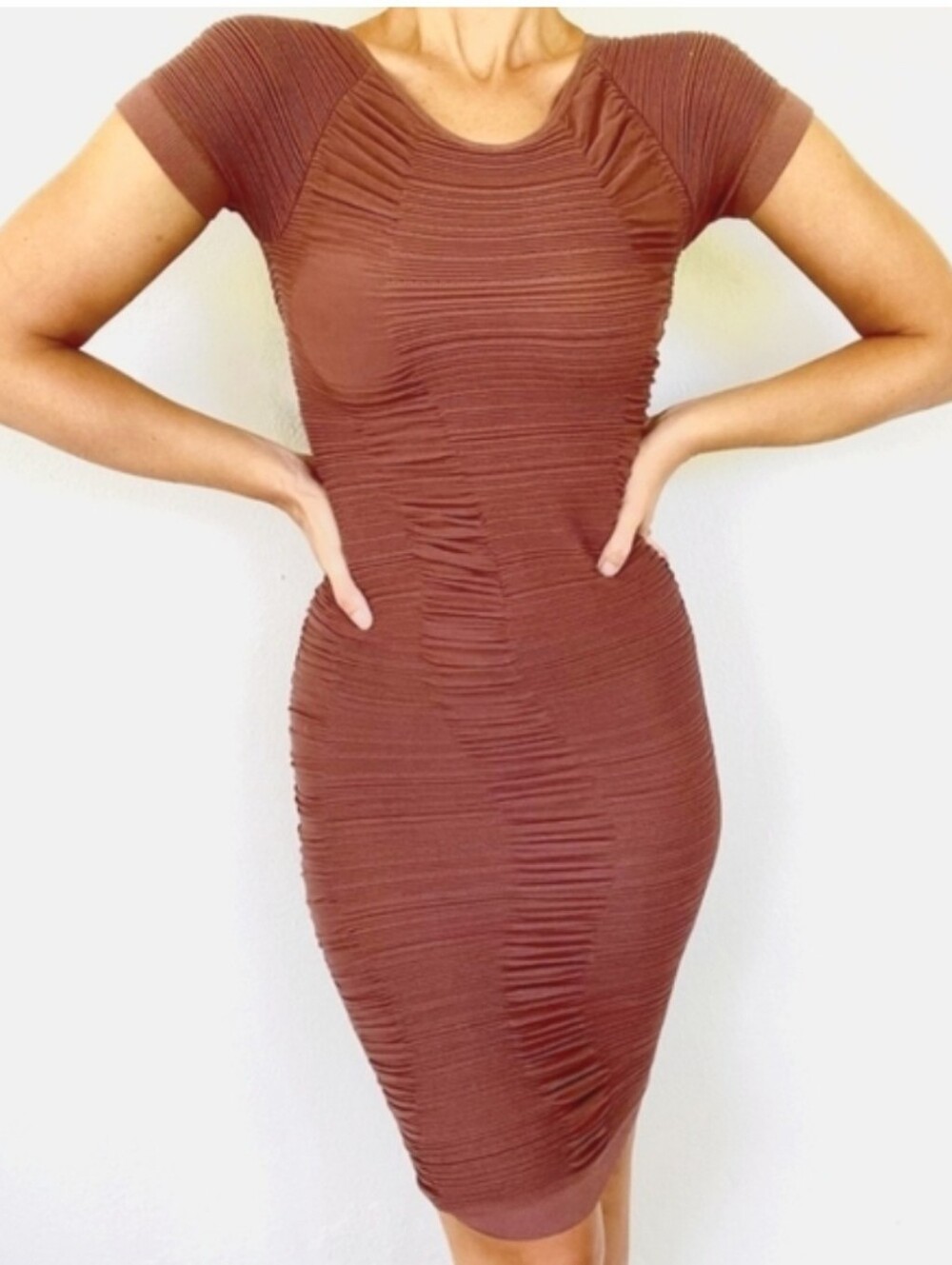 SEXY BODYCON Aura rouched dress with CUT OUT back size L/Xl retail $90